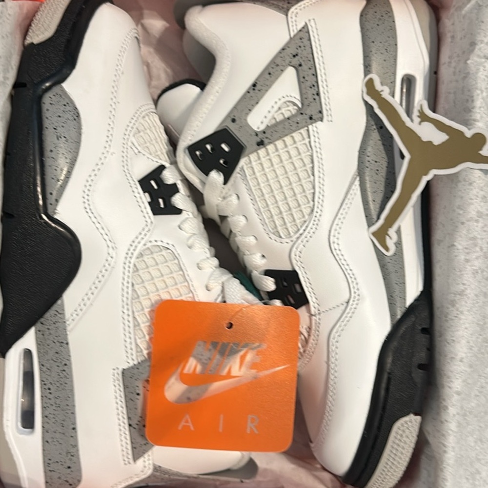 Jordan 4 Retro White Cement (2025) (GS)
Size 5 youth (women’s size 6.5)